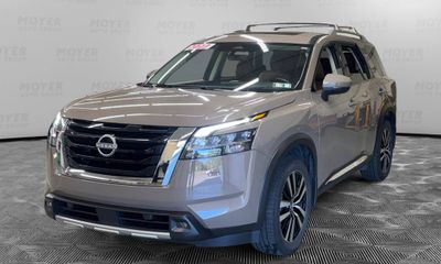 2023 Nissan Pathfinder Platinum