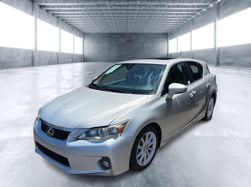 Representative 2013 Lexus CT photo
