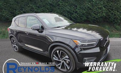 2022 Volvo XC40 R Design