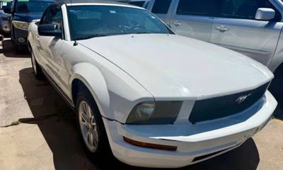 2008 Ford Mustang Deluxe