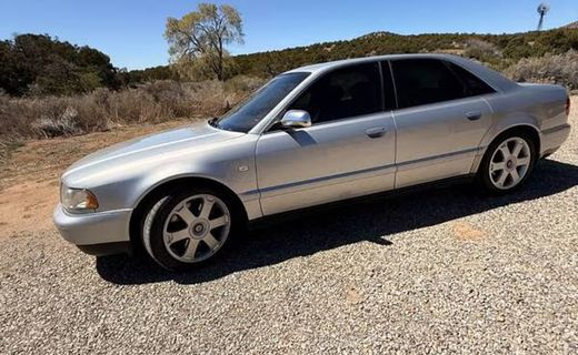 2001 Audi S8