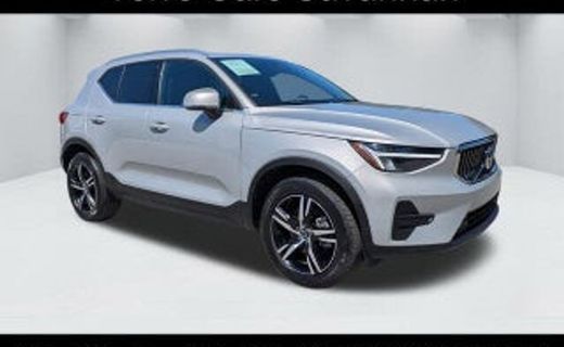 2026 Volvo XC40 Plus Dark