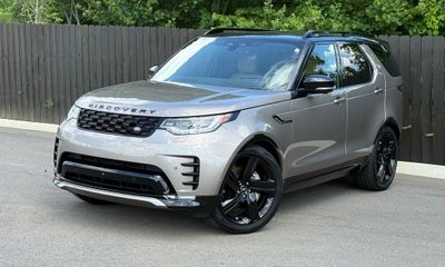 2025 Land Rover Discovery P300 Dyanmic SE