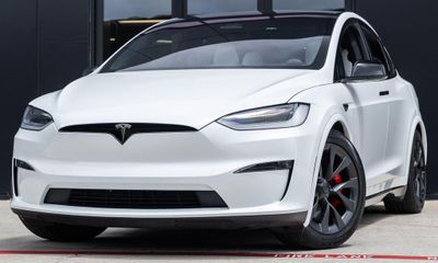 2023 Tesla Model X Plaid