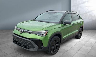 2025 Volkswagen Taos 4Motion SE Black