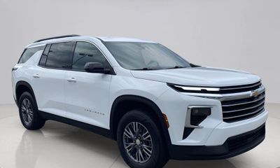 2025 Chevrolet Traverse LT
