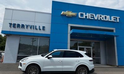 2023 Porsche Cayenne Platinum Edition