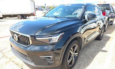 2023 Volvo XC40 Plus Bright