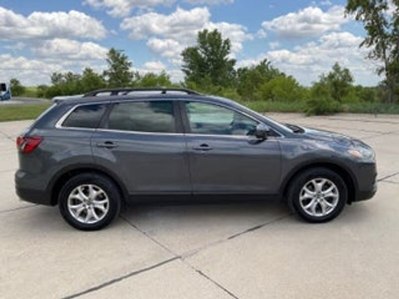 2015 Mazda CX-9 — a typically priced live listing