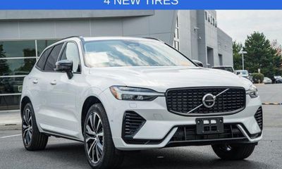 2023 Volvo XC60 Plus Dark