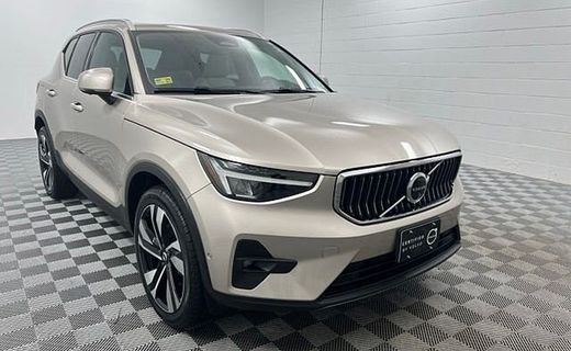 2024 Volvo XC40 Plus Bright