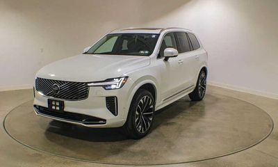 2025 Volvo XC90 Plus