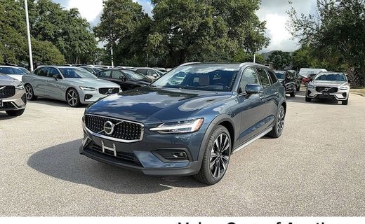 2025 Volvo V60CC Ultra