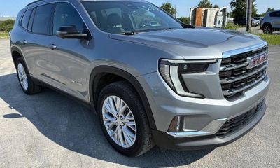 2025 GMC Acadia Elevation