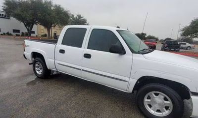 2005 GMC Sierra SLE