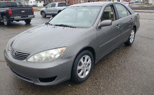 2005 Toyota Camry LE