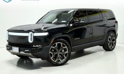 2024 Rivian R1S Adventure