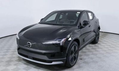 2026 Volvo EX30 CC Ultra