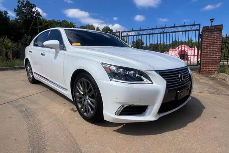 2013 Lexus LS — a typically priced live listing