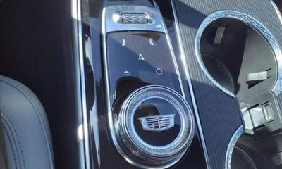 2024 Cadillac Lyriq LUX 3
