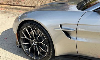 2026 Aston Martin Vantage Roadster