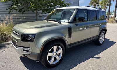 2025 Land Rover Defender 110 S