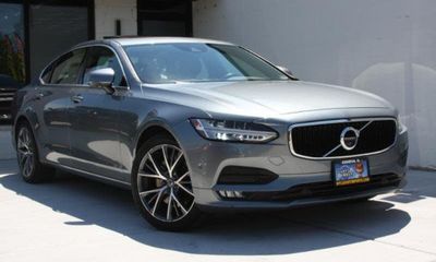 2018 Volvo S90 Momentum