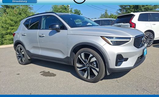 2023 Volvo XC40 Ultimate Dark