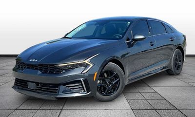 2025 Kia K5 LXS