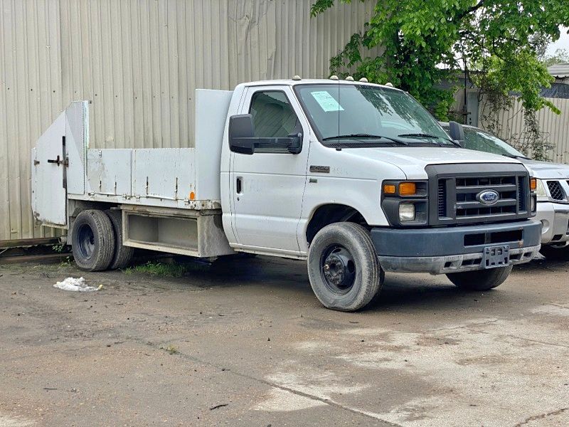2011 Ford E 450 — a typically priced live listing