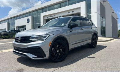 2024 Volkswagen Tiguan SE Black
