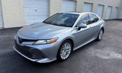 2018 Toyota Camry SE XLE Hybrid