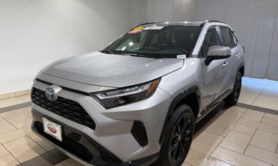2023 Toyota RAV4 SE