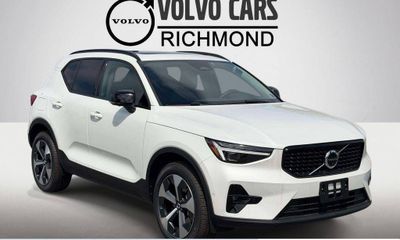 2026 Volvo XC40 Plus Dark