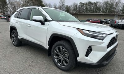 2025 Toyota RAV4 XLE Premium