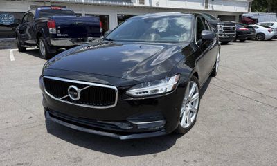 2017 Volvo S90 Momentum
