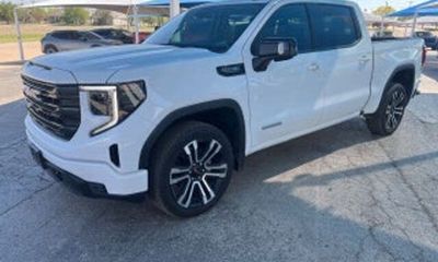 2024 GMC Sierra Elevation