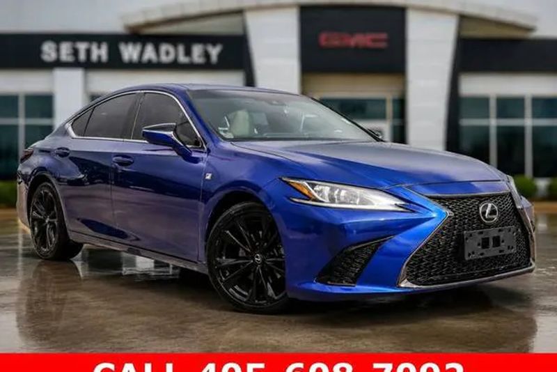 2022 Lexus ES — a typically priced live listing