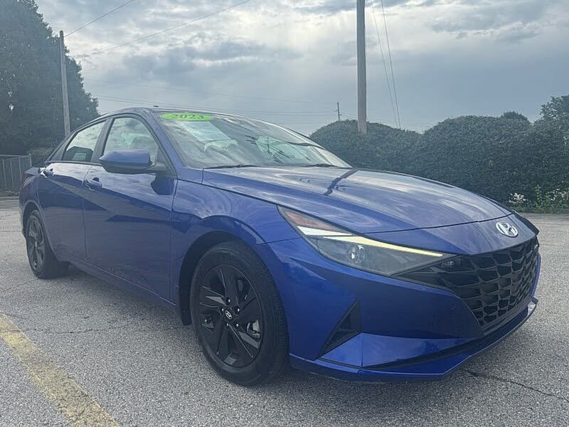 2023 Hyundai Elantra — a typically priced live listing