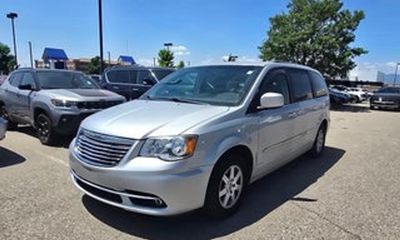 2011 Chrysler Town AND Country Touring