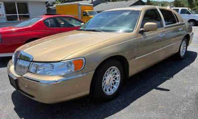 1998 Lincoln Town CAR Signature