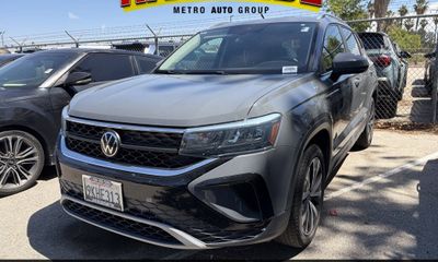 2023 Volkswagen Taos SE W Sunroof