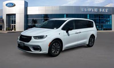 2024 Chrysler Pacifica Select