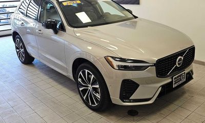 2023 Volvo XC60 Ultimate Dark