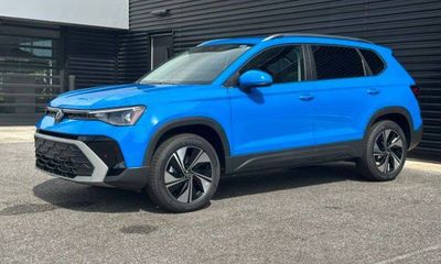 2025 Volkswagen Taos 4Motion SE
