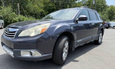 2010 Subaru Outback Limited M R