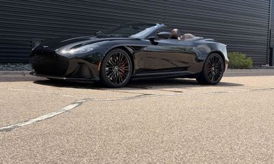 2023 Aston Martin DBS Volante