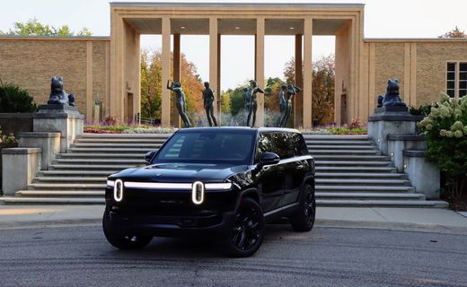 2024 Rivian R1S Adventure