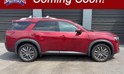 2023 Nissan Pathfinder SL