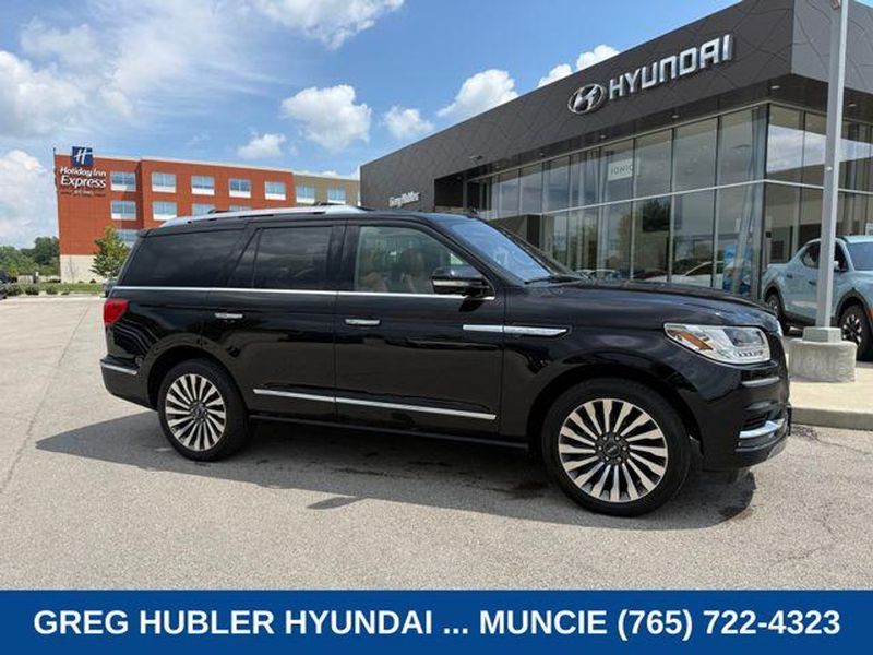 2019 Lincoln Navigator — a typically priced live listing